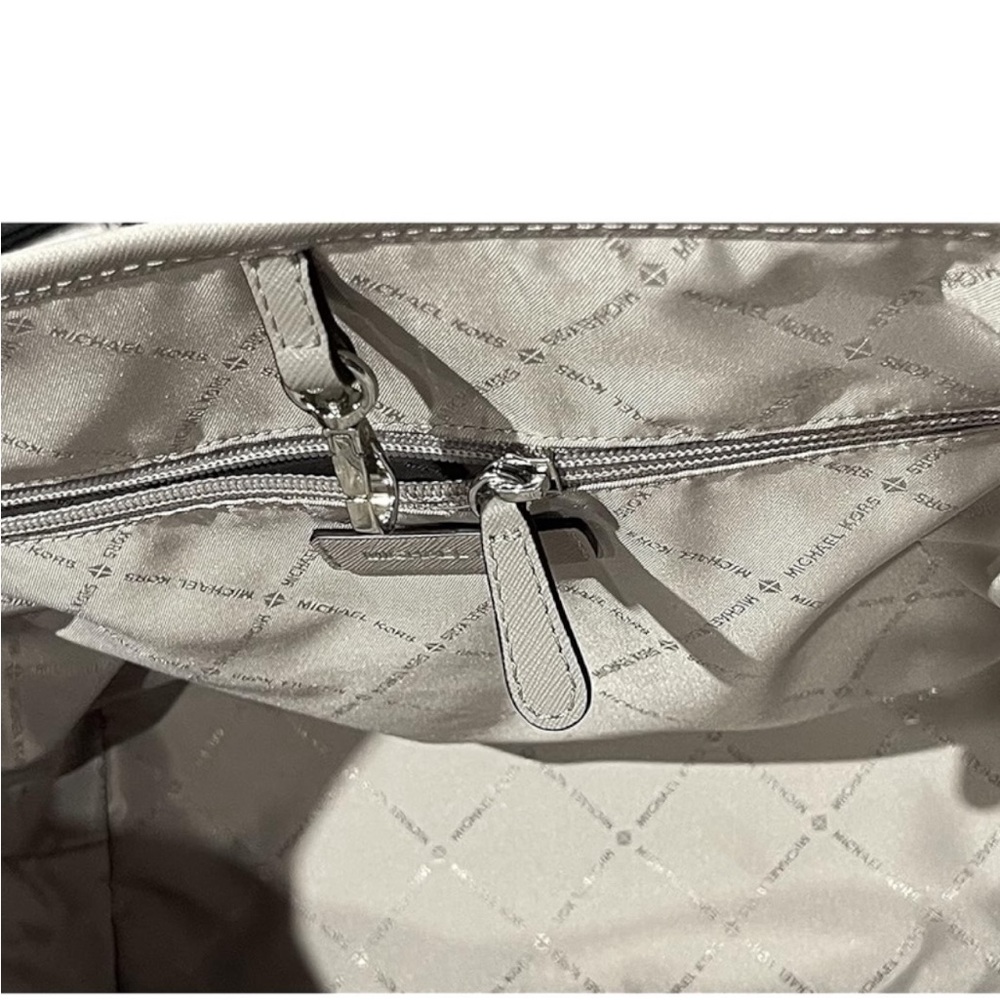 Michael Kors Gray and White Signature Jet set Tote Bag silver hardware - Picture 5 of 7